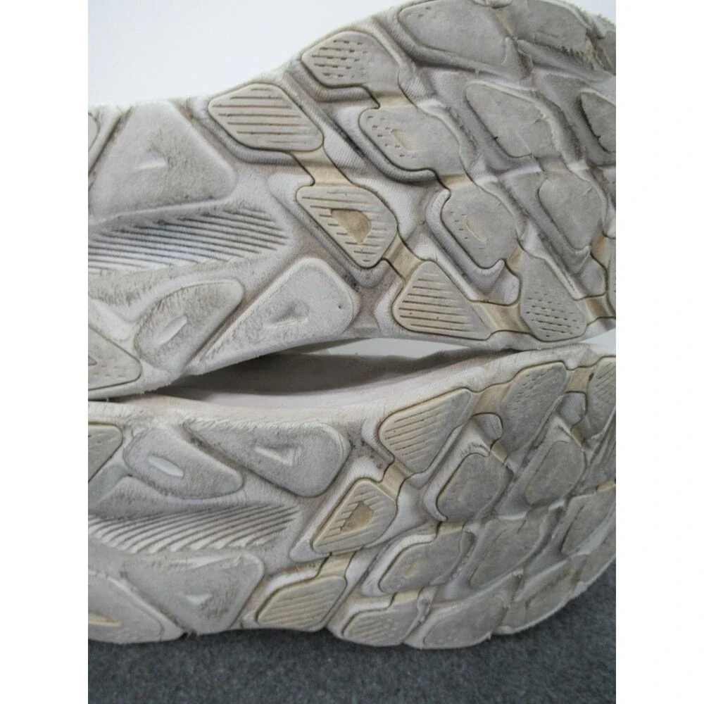 Hoka One One please see